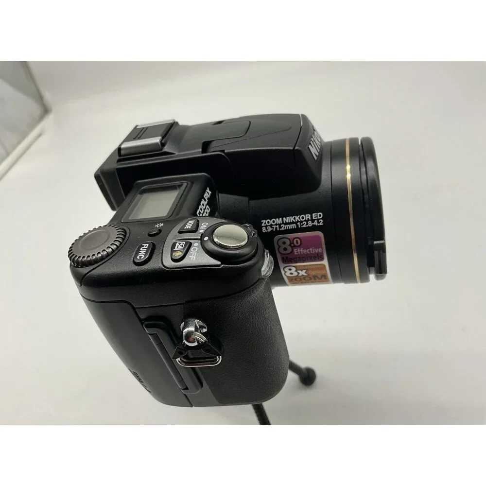 Nikon Coolpix 8700 8MP Digital Camera with 8x Optical Zoom (25515) With Charger